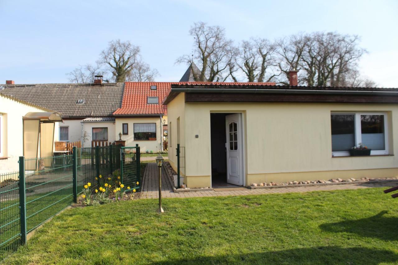 Bungalow Gross Dratow Екстериор снимка